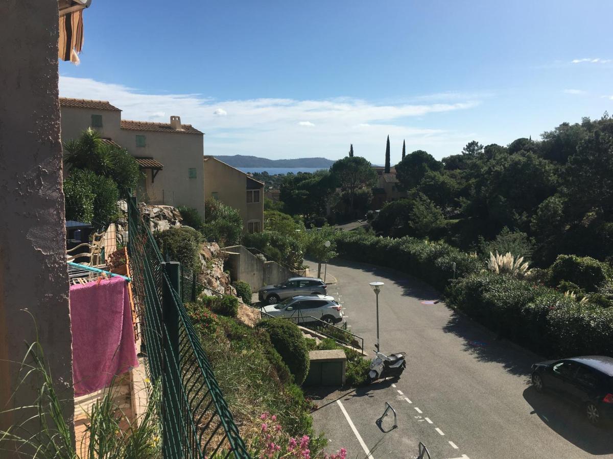 Cavalaire Vue Mer Au Loin Maisonnette Tout Equipee Pour 4 Personnes Avec Piscine Clim Wifi Velos Tv Barbecues 외부 사진
