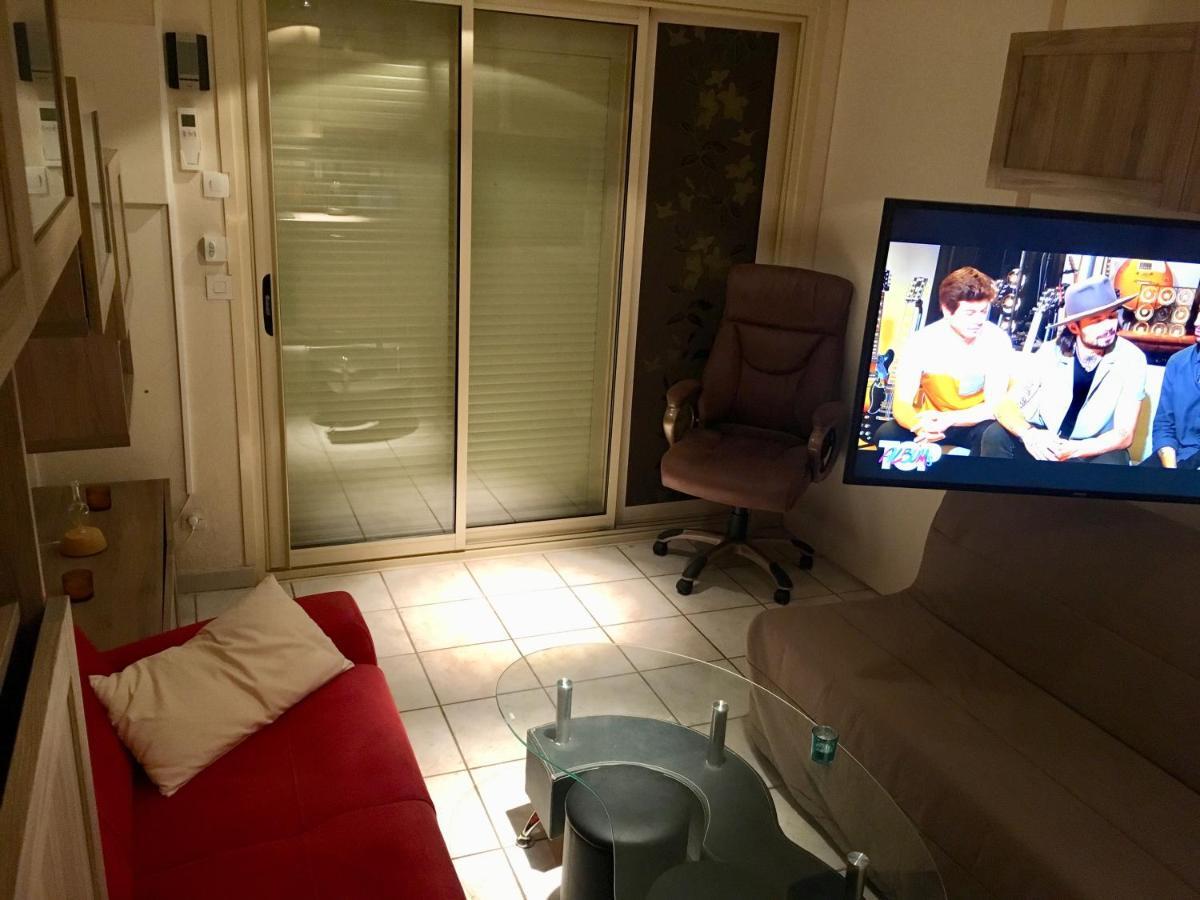 Cavalaire Vue Mer Au Loin Maisonnette Tout Equipee Pour 4 Personnes Avec Piscine Clim Wifi Velos Tv Barbecues 외부 사진
