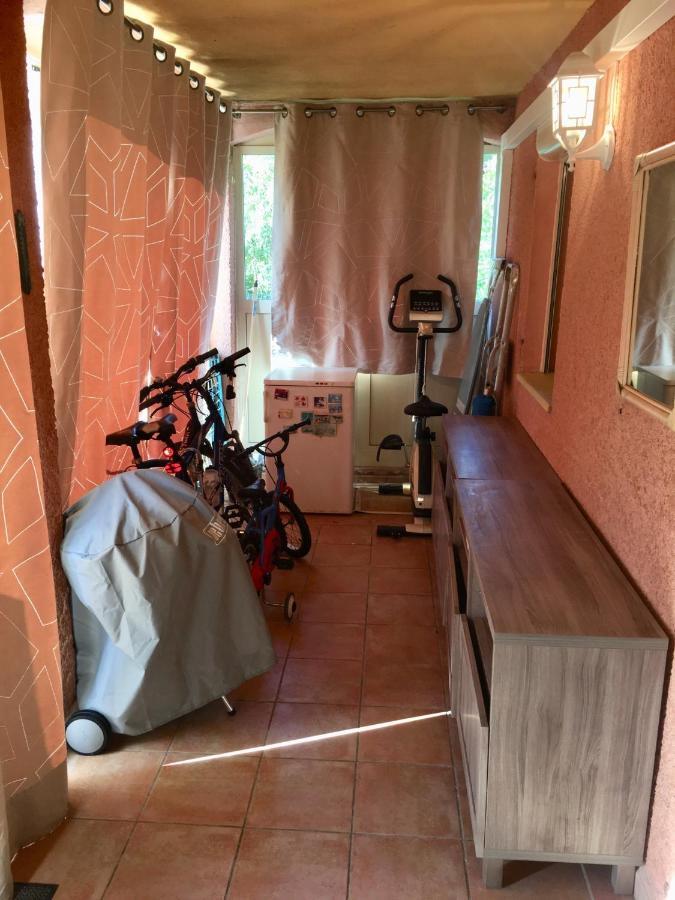 Cavalaire Vue Mer Au Loin Maisonnette Tout Equipee Pour 4 Personnes Avec Piscine Clim Wifi Velos Tv Barbecues 외부 사진