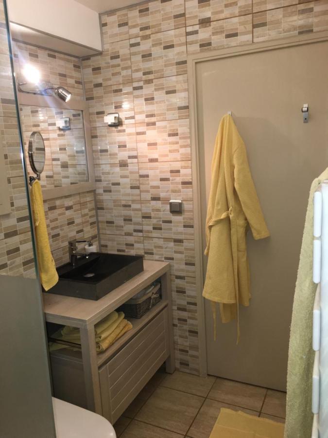 Cavalaire Vue Mer Au Loin Maisonnette Tout Equipee Pour 4 Personnes Avec Piscine Clim Wifi Velos Tv Barbecues 외부 사진