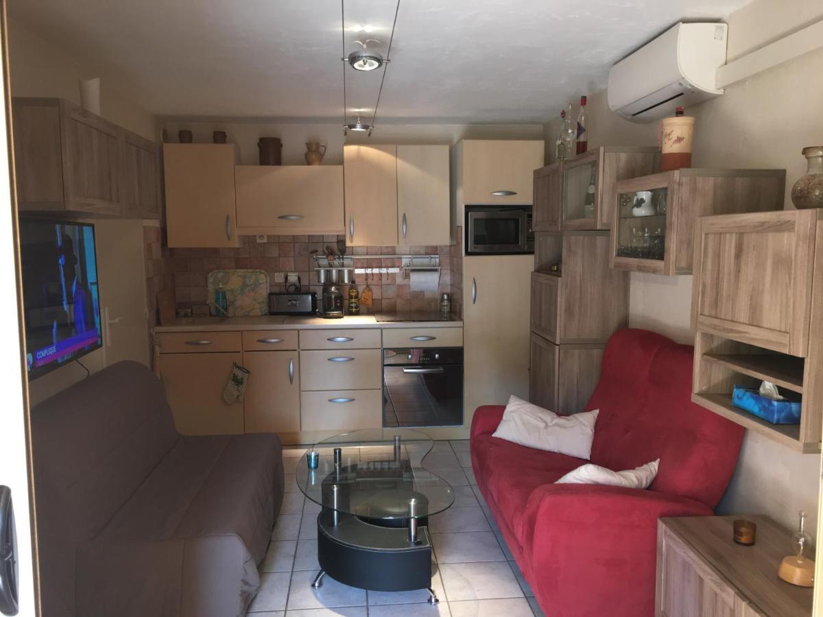 Cavalaire Vue Mer Au Loin Maisonnette Tout Equipee Pour 4 Personnes Avec Piscine Clim Wifi Velos Tv Barbecues 외부 사진