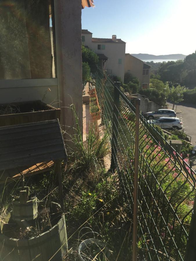 Cavalaire Vue Mer Au Loin Maisonnette Tout Equipee Pour 4 Personnes Avec Piscine Clim Wifi Velos Tv Barbecues 외부 사진
