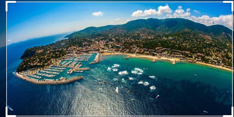 Cavalaire Vue Mer Au Loin Maisonnette Tout Equipee Pour 4 Personnes Avec Piscine Clim Wifi Velos Tv Barbecues 외부 사진