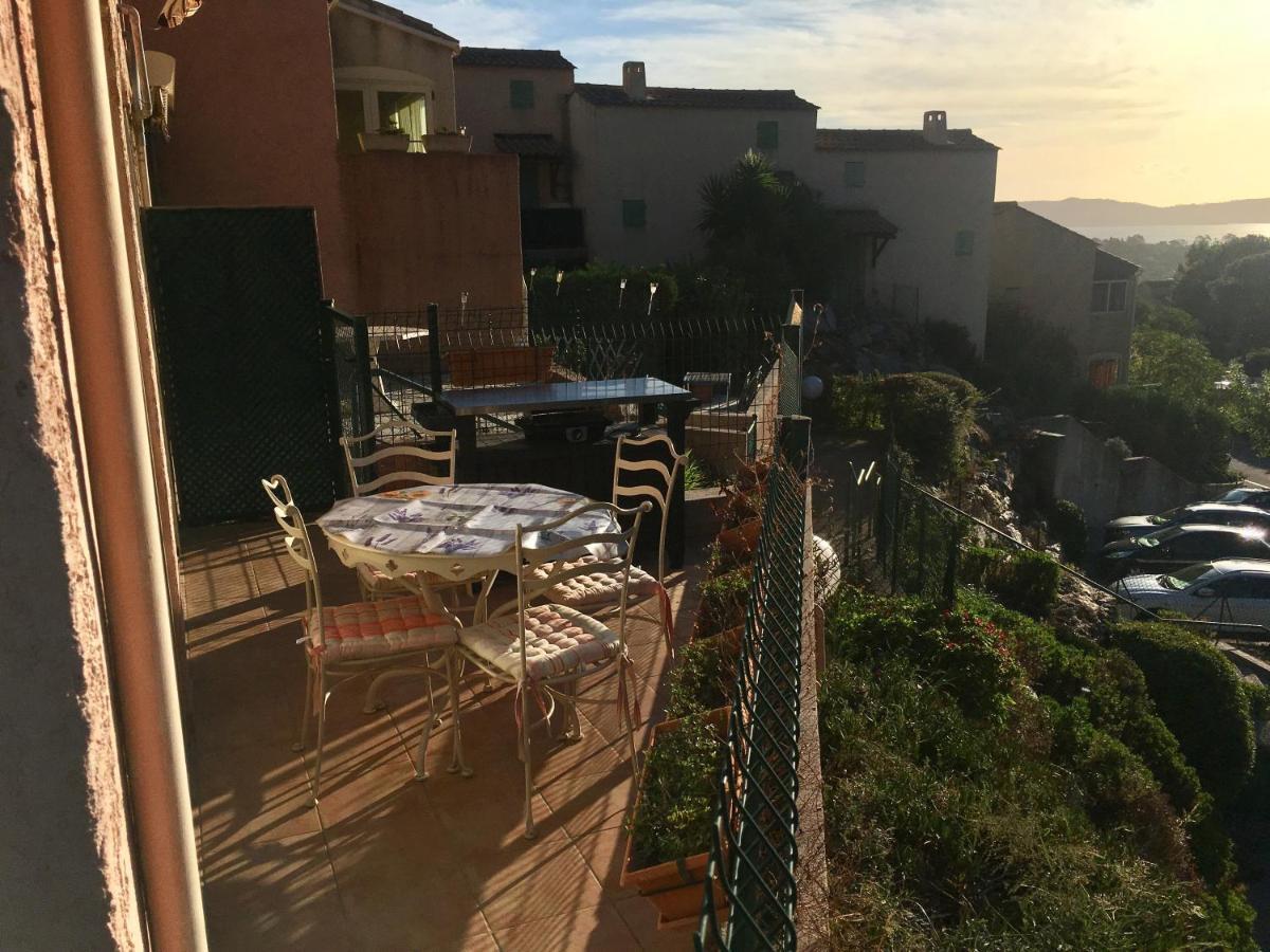 Cavalaire Vue Mer Au Loin Maisonnette Tout Equipee Pour 4 Personnes Avec Piscine Clim Wifi Velos Tv Barbecues 외부 사진